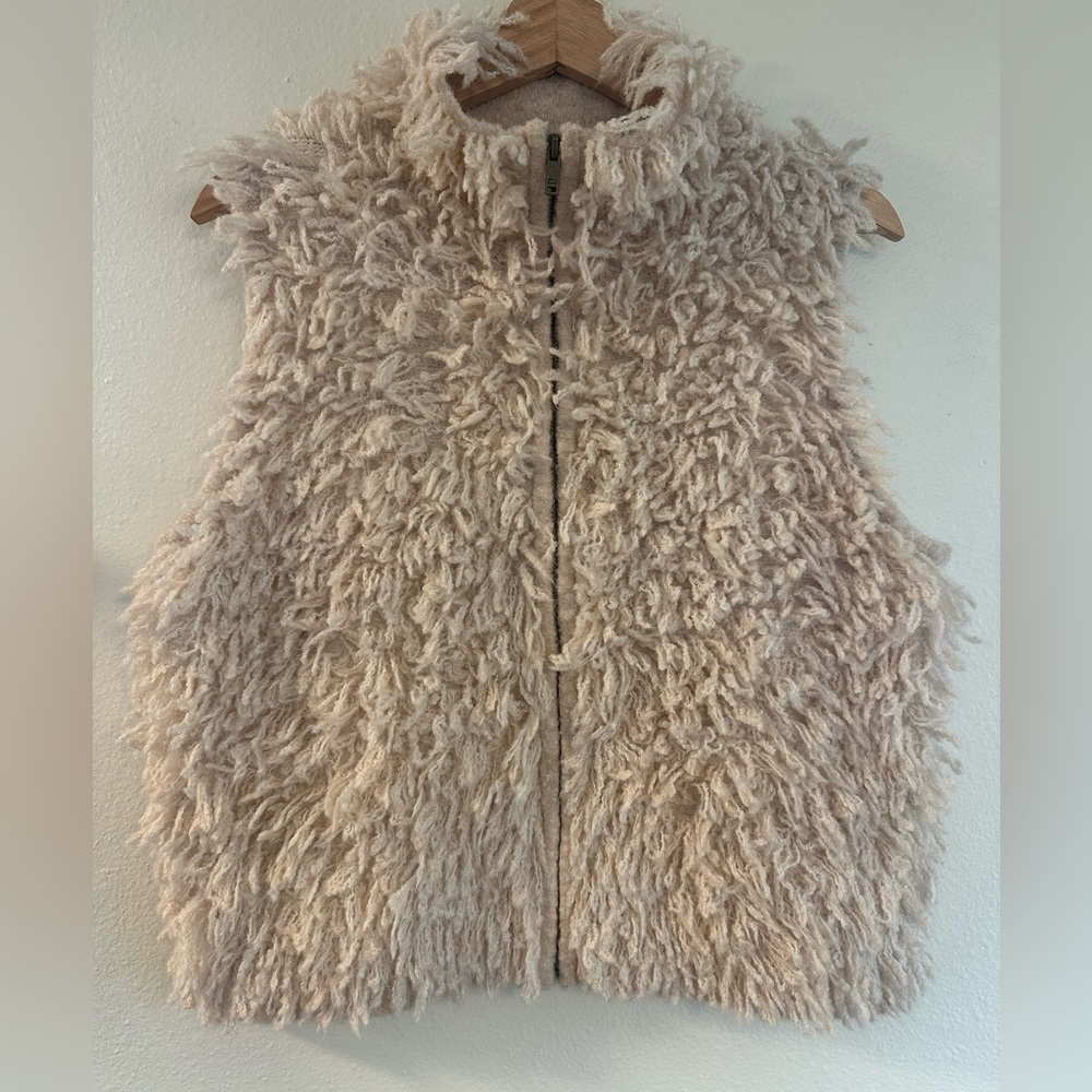 Woolrich Cream‎ Fuzzy Vest zip front size M